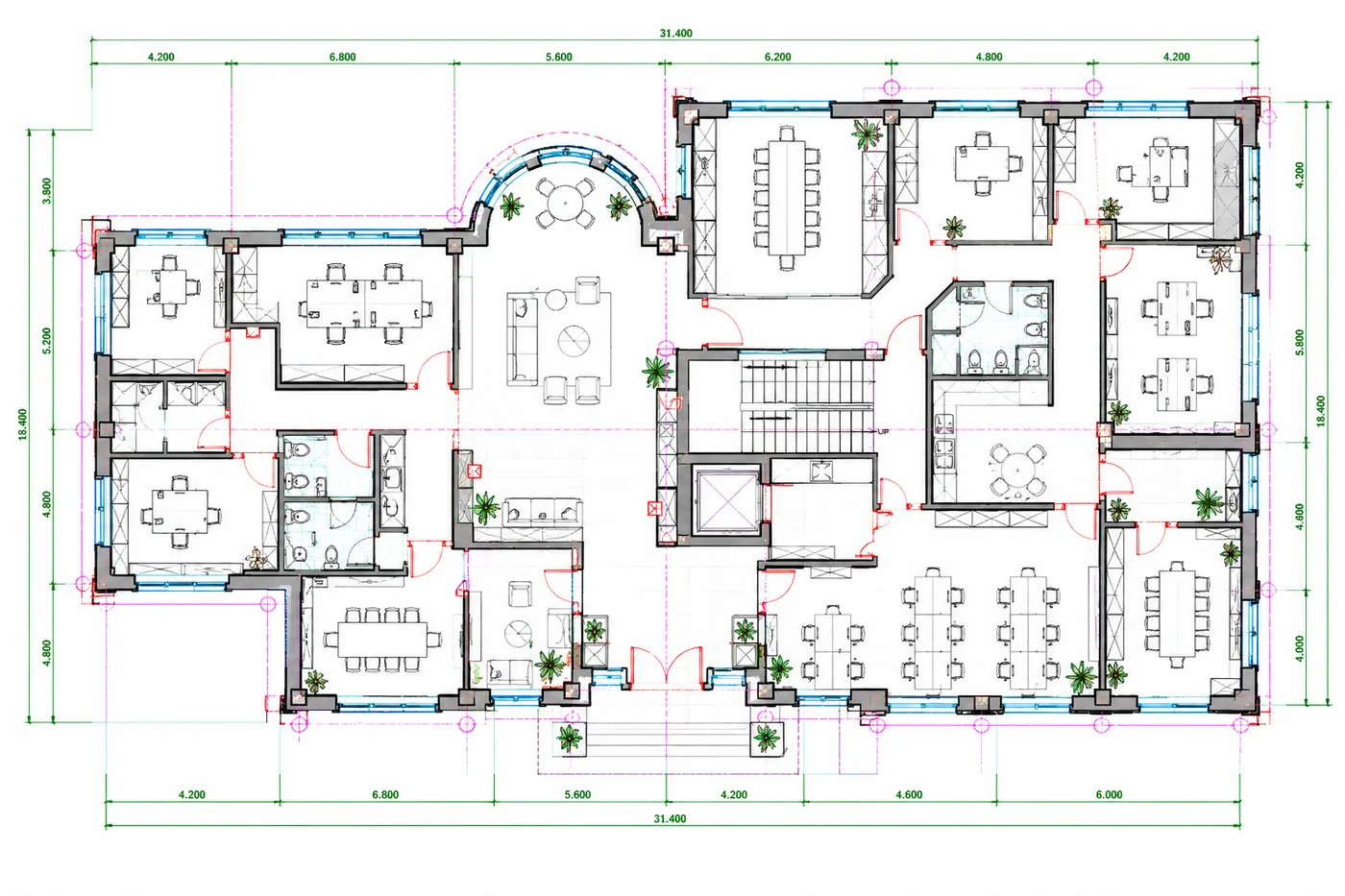 Bemaßter 2D-CAD-Grundriss eines Bürogebäudes mit Möblierung, Türen, Fenstern und Treppen