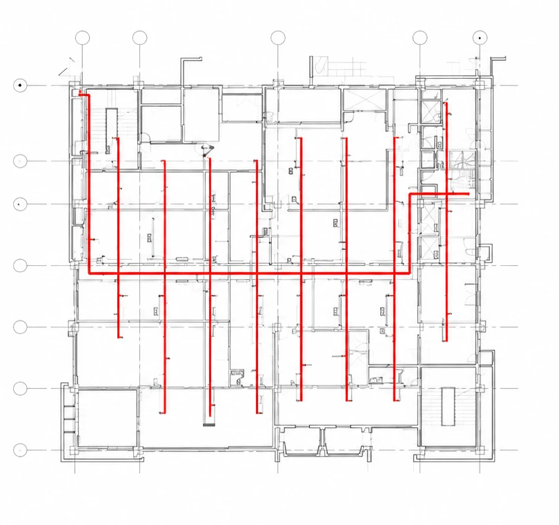 2D-CAD-Grundriss mit roten Leitungsführungen der Gebäudetechnik